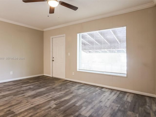 Дом в аренду по адресу 1078 NE 157th St - фото 7480530