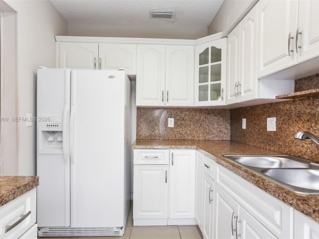 Дом в аренду по адресу 1078 NE 157th St - фото 7480534