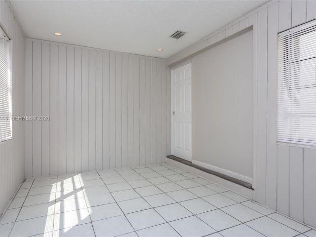 Дом в аренду по адресу 1078 NE 157th St - фото 7480535