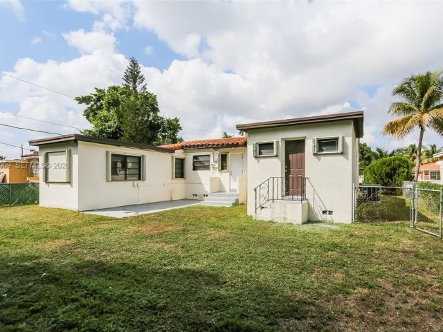 Дом в аренду по адресу 1078 NE 157th St - фото 7480541