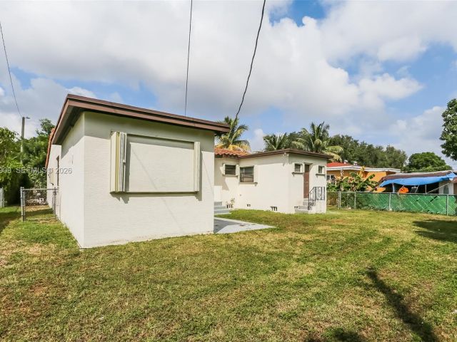 Дом в аренду по адресу 1078 NE 157th St - фото 7480542