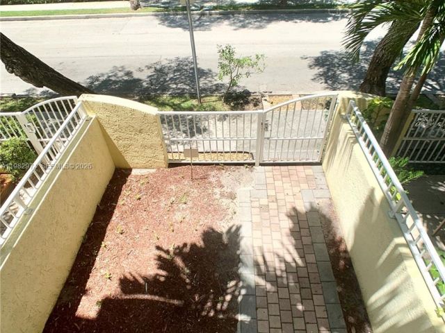 Дом в аренду по адресу 1853 Jefferson Ave 5 - фото 7525463