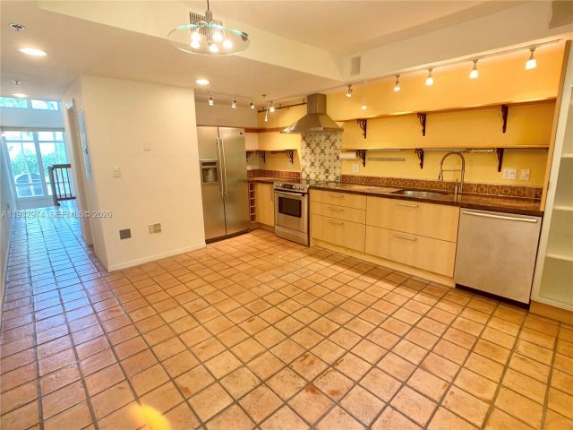 Дом в аренду по адресу 1853 Jefferson Ave 5 - фото 7525470