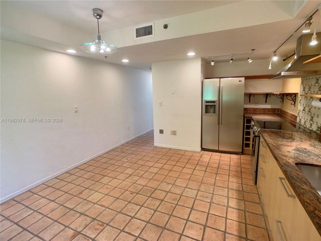 Дом в аренду по адресу 1853 Jefferson Ave 5 - фото 7525471