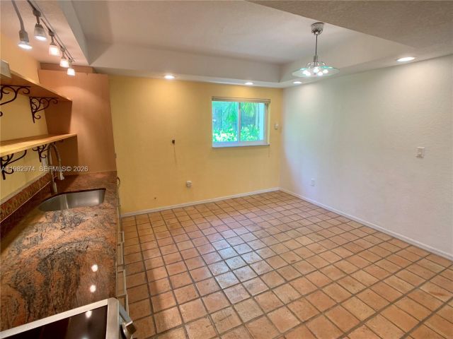 Дом в аренду по адресу 1853 Jefferson Ave 5 - фото 7525472