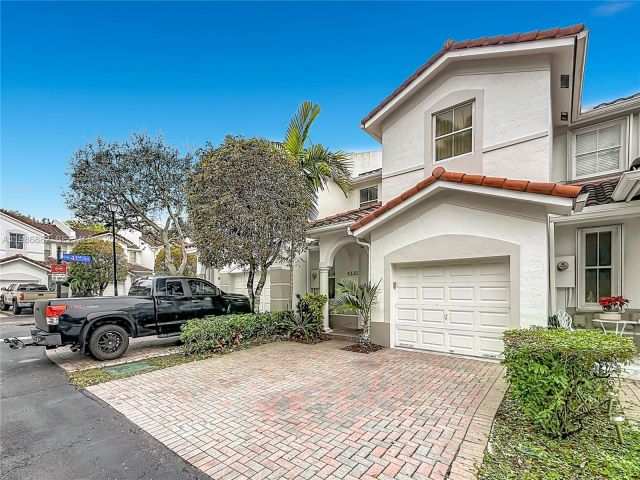 Дом в аренду по адресу 4330 NW 114th Pl - фото 7484290