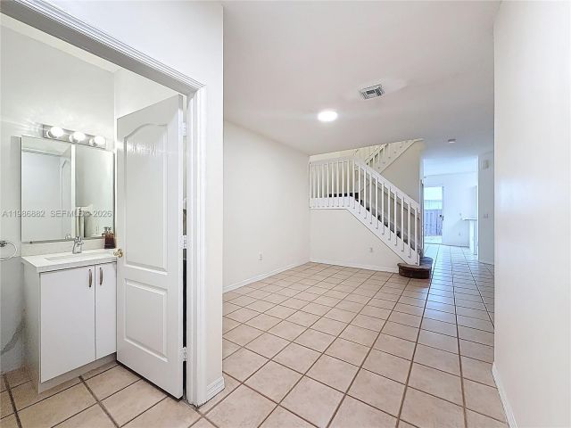 Дом в аренду по адресу 4330 NW 114th Pl - фото 7484292