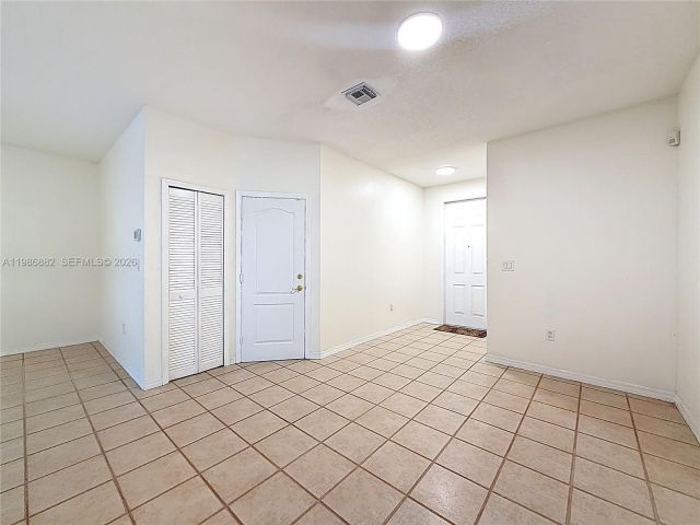 Дом в аренду по адресу 4330 NW 114th Pl - фото 7484294