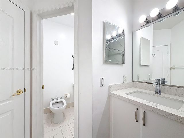 Дом в аренду по адресу 4330 NW 114th Pl - фото 7484308