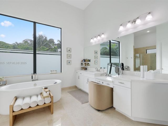 Дом в аренду по адресу 2751 NW 70th Blvd - фото 7496962