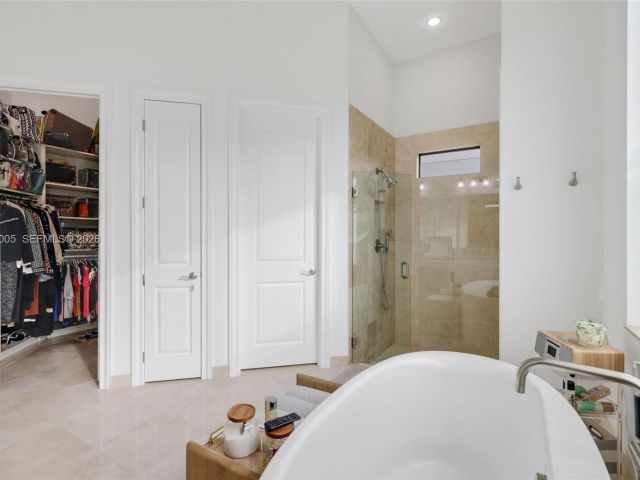 Дом в аренду по адресу 2751 NW 70th Blvd - фото 7496963