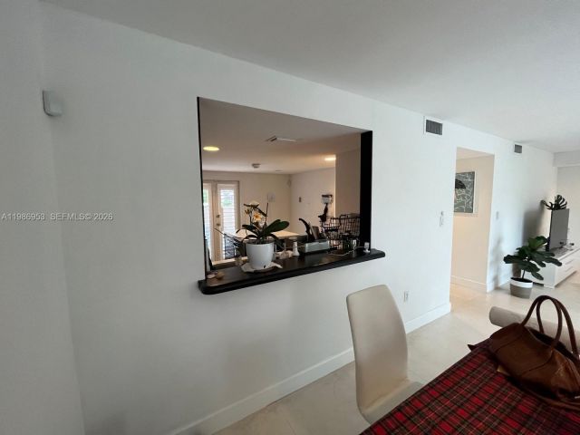 Дом в аренду по адресу 5570 SW 70th Pl S 5570 - фото 7498994