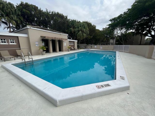 Дом в аренду по адресу 5570 SW 70th Pl S 5570 - фото 7498999