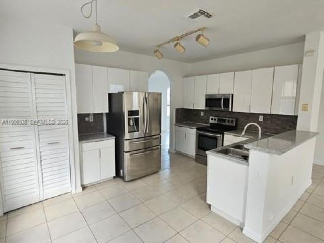 Дом в аренду по адресу 11151 SW 241st St - фото 7498869