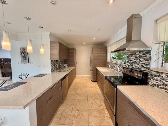 Дом в аренду по адресу 211 189th Ter - фото 7502826