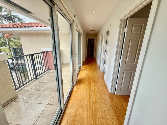 Дом в аренду по адресу 211 189th Ter - фото 7502831