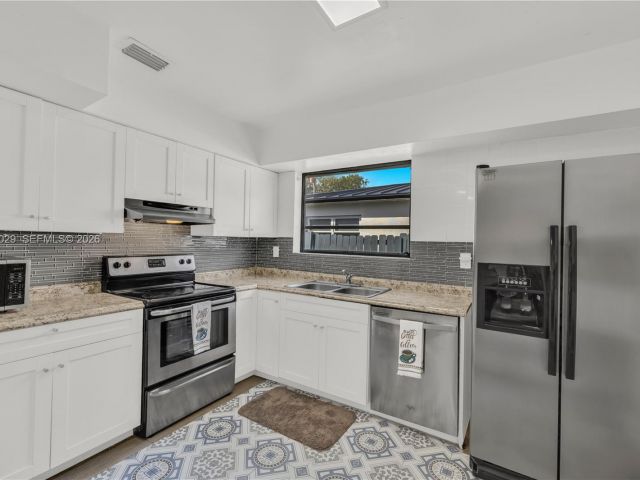 Продажа дома по адресу 12890 NE Miami Ct - фото 7504210