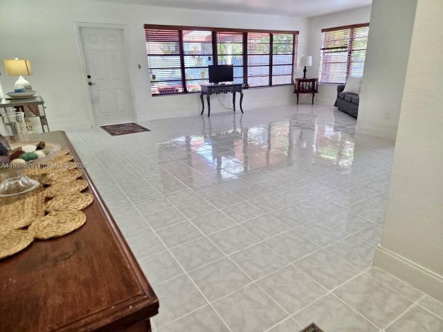 Продажа дома по адресу 12890 NE Miami Ct - фото 7504211