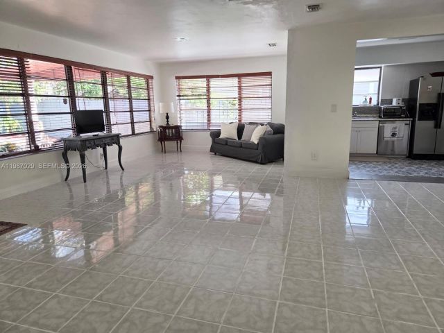 Продажа дома по адресу 12890 NE Miami Ct - фото 7504212