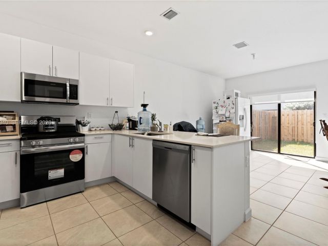 Продажа дома по адресу 12958 SW 231st St - фото 7509035