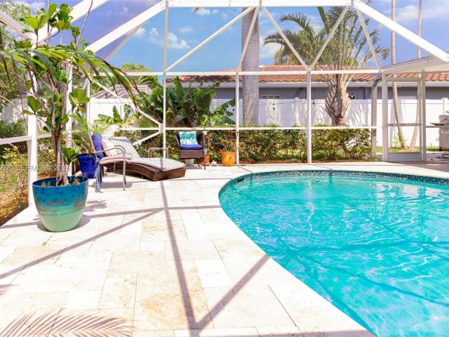 Дом в аренду по адресу 809 SE 14th Dr - фото 7517237