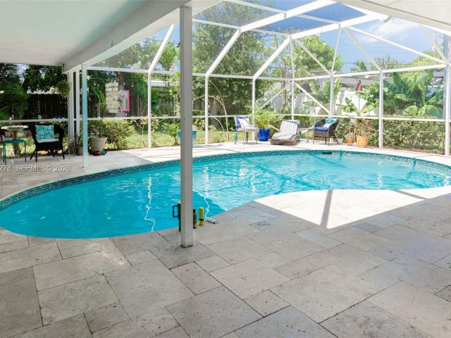 Дом в аренду по адресу 809 SE 14th Dr - фото 7517238