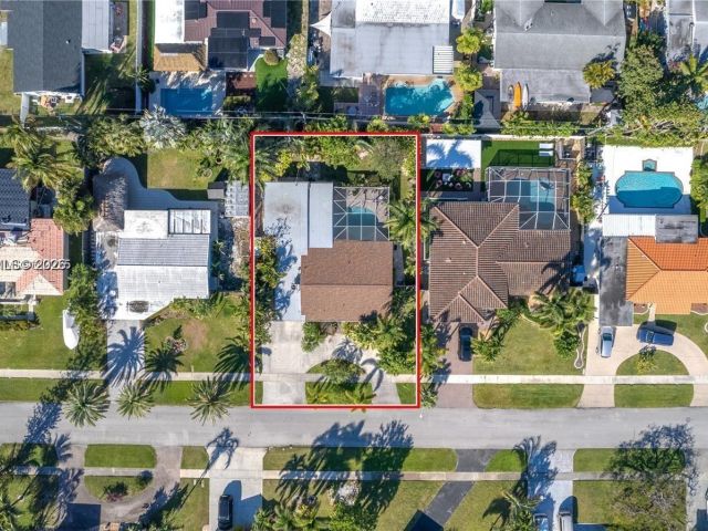 Дом в аренду по адресу 809 SE 14th Dr - фото 7517242