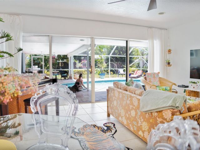 Дом в аренду по адресу 809 SE 14th Dr - фото 7517243