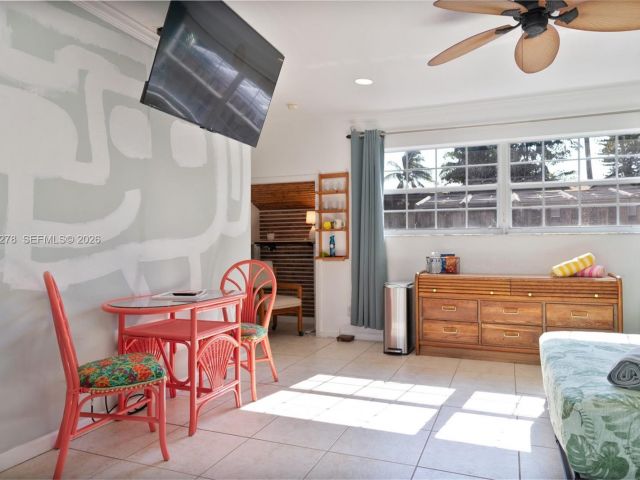 Дом в аренду по адресу 809 SE 14th Dr - фото 7517245