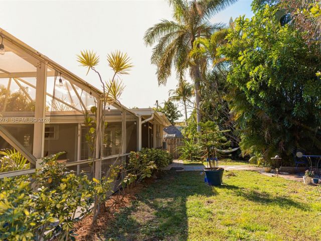 Дом в аренду по адресу 809 SE 14th Dr - фото 7517246