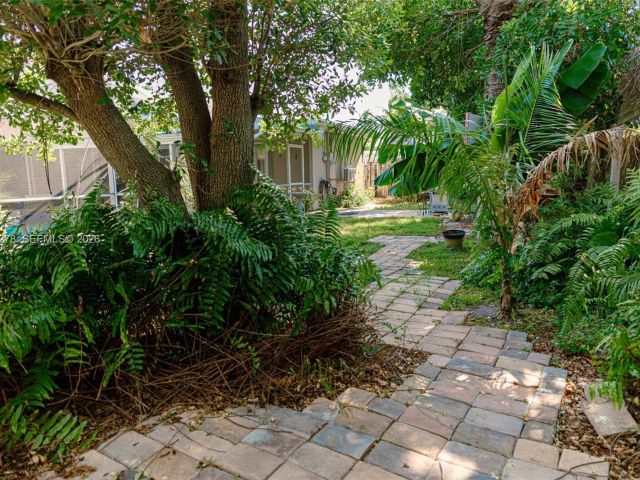 Дом в аренду по адресу 809 SE 14th Dr - фото 7517247