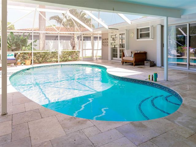 Дом в аренду по адресу 809 SE 14th Dr - фото 7517250