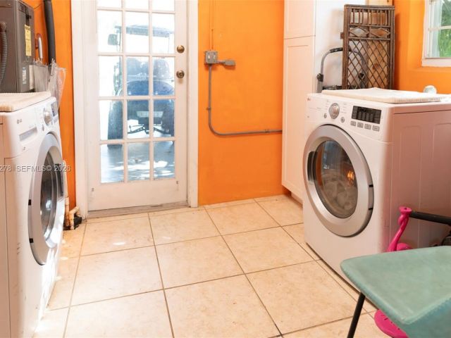 Дом в аренду по адресу 809 SE 14th Dr - фото 7517251