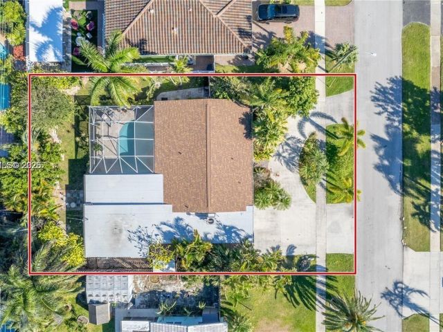 Дом в аренду по адресу 809 SE 14th Dr - фото 7517256