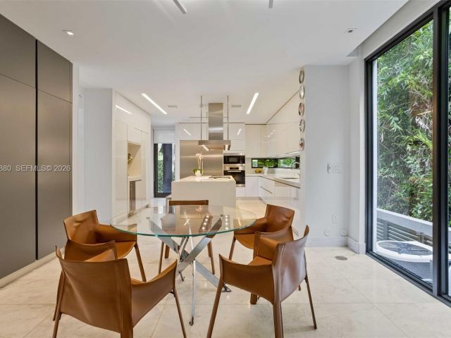 Продажа дома по адресу 610 Harbor Cir - фото 7524447