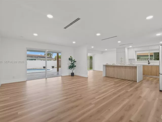 Продажа дома по адресу 437 NW 13th Dr - фото 7535737