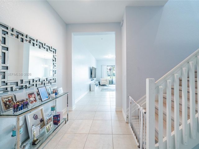 Дом в аренду по адресу 11674 SW 13th Ln 1674 - фото 7513793