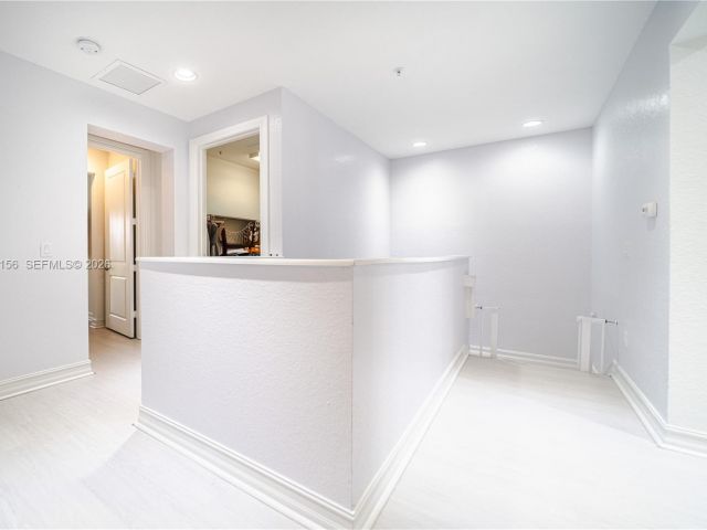 Дом в аренду по адресу 11674 SW 13th Ln 1674 - фото 7513794