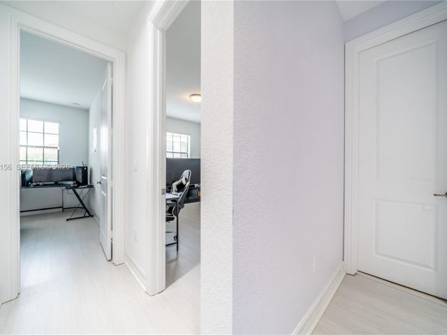 Дом в аренду по адресу 11674 SW 13th Ln 1674 - фото 7513795