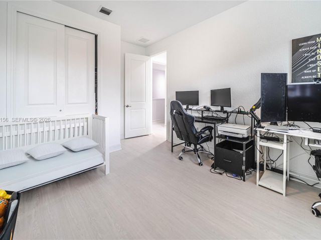 Дом в аренду по адресу 11674 SW 13th Ln 1674 - фото 7513796