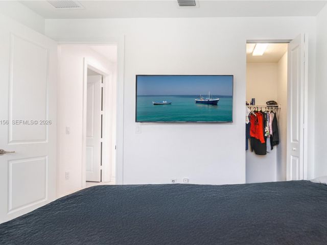 Дом в аренду по адресу 11674 SW 13th Ln 1674 - фото 7513800