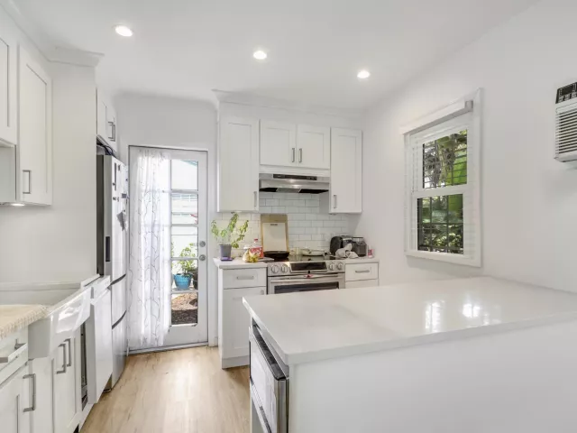 Продажа дома по адресу 3619 Spruce Avenue - фото 9377130