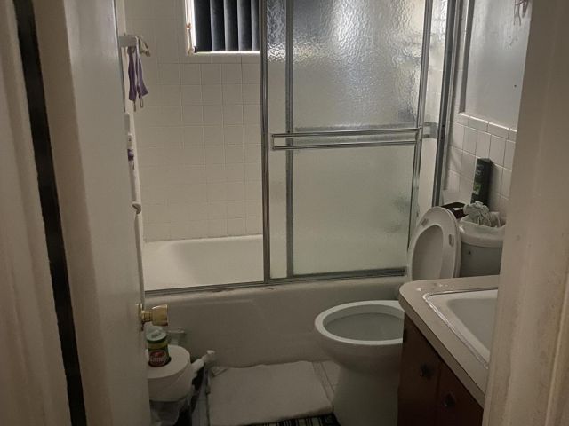 Продажа дома по адресу 2732 NW 9th Terrace - фото 8019926