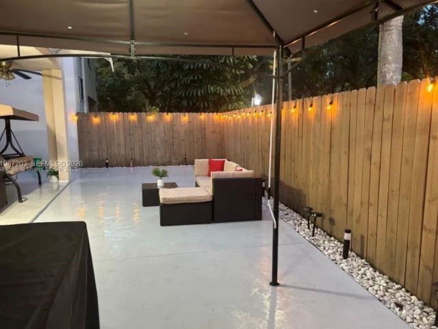 Дом в аренду по адресу 15022 SW 143rd Ter 1 - фото 7513927