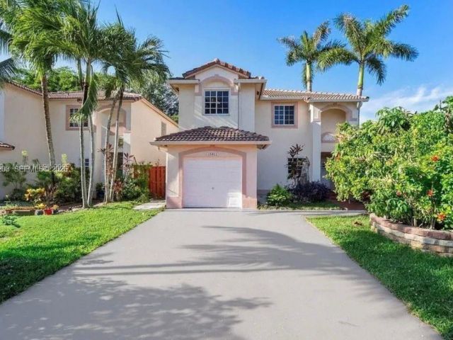 Дом в аренду по адресу 15022 SW 143rd Ter 1 - фото 7513928