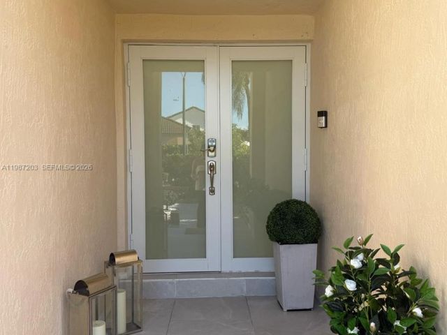 Дом в аренду по адресу 15022 SW 143rd Ter 1 - фото 7513930