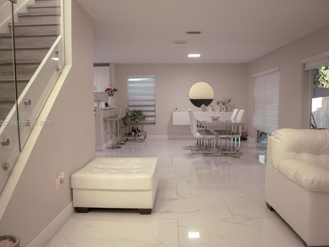 Дом в аренду по адресу 15022 SW 143rd Ter 1 - фото 7513934