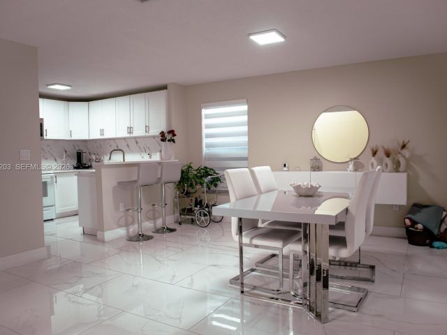 Дом в аренду по адресу 15022 SW 143rd Ter 1 - фото 7513948