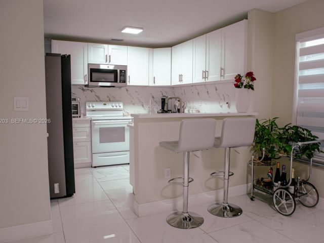 Дом в аренду по адресу 15022 SW 143rd Ter 1 - фото 7513949