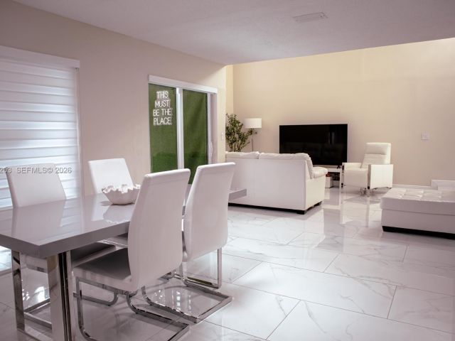 Дом в аренду по адресу 15022 SW 143rd Ter 1 - фото 7513950